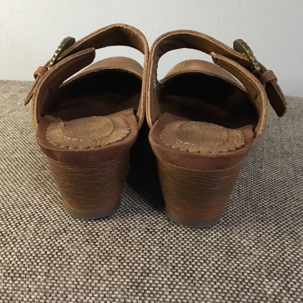 Bare traps Luna Mary Janes in a suede-like brown material, size 7 1/2M. - Picture 5 of 16